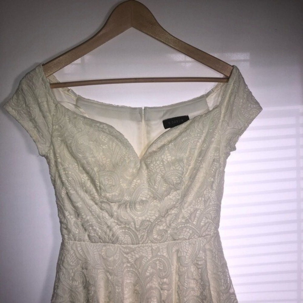 B. Darlin Ivory with Embroidered Dress Size‎ 9/10